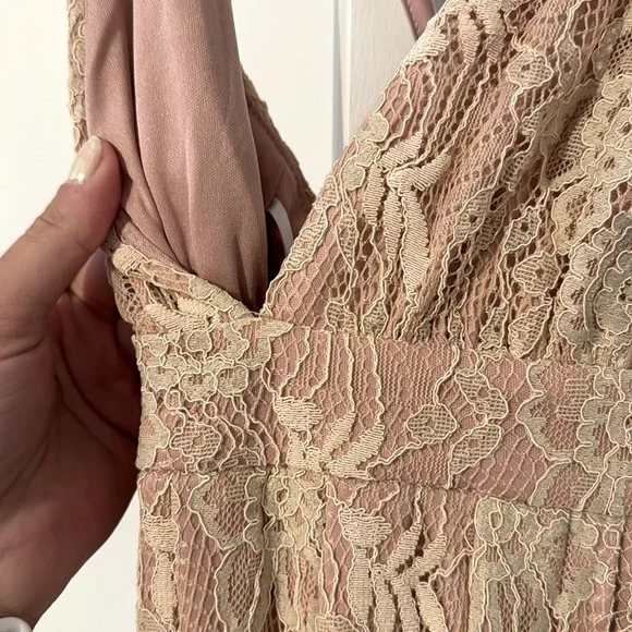 NWT lulus Maxi lace dress - Picture 3 of 4